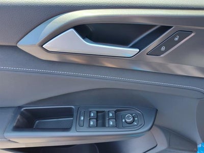 2025 Volkswagen Taos SE Black 4Motion