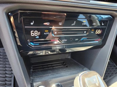2025 Volkswagen Taos SE Black 4Motion