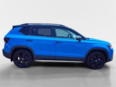 2025 Volkswagen Taos SE Black 4Motion