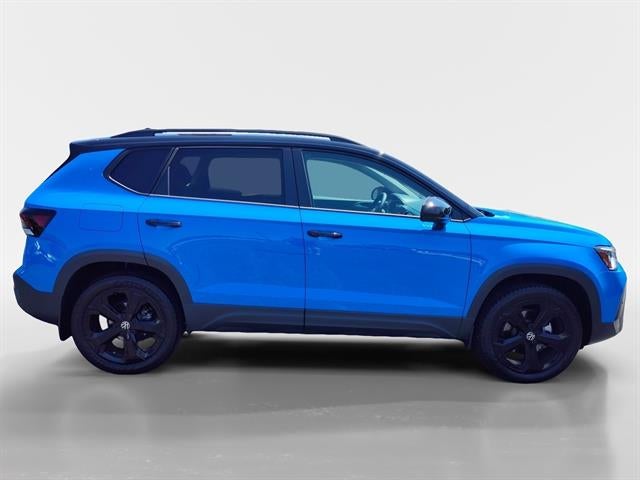 2025 Volkswagen Taos SE Black 4Motion