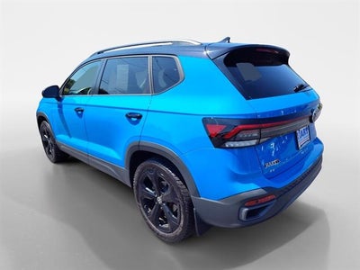 2025 Volkswagen Taos SE Black 4Motion
