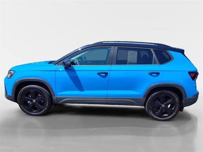 2025 Volkswagen Taos SE Black 4Motion