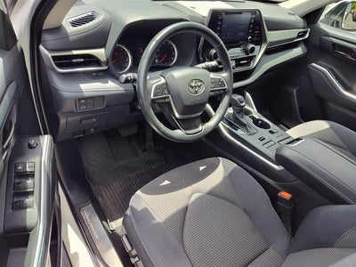 2022 Toyota Highlander LE