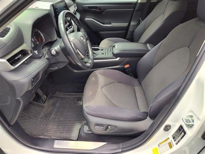 2022 Toyota Highlander LE