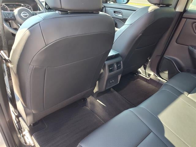2024 Nissan Rogue SV Moonroof