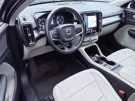 2021 Volvo XC40 Momentum in Salem, VA - Hart Motors